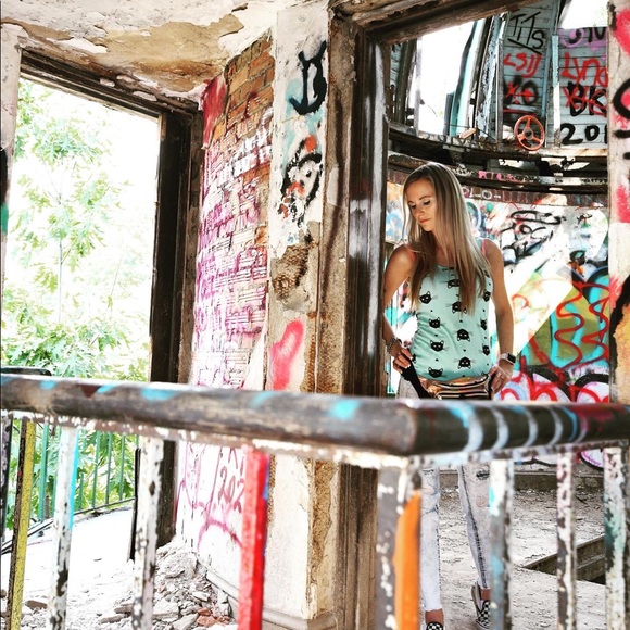 Meet your Posher, Jessica - Picture 1 of 1